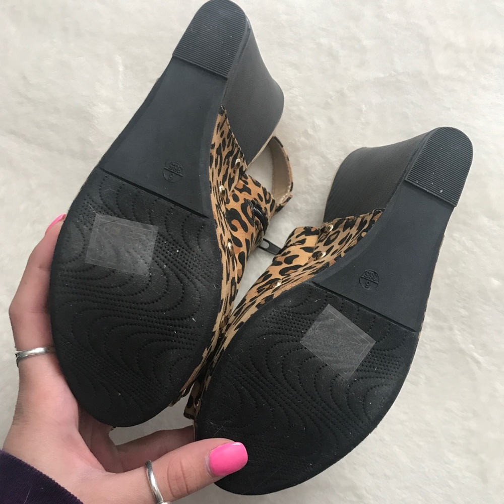NEW Chinese Laundry cheetah wedges! - Picture 4 of 7